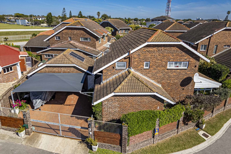 4 Bedroom Property for Sale in Summerstrand Eastern Cape